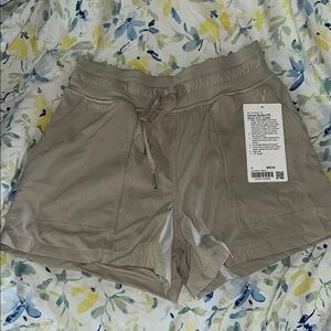 Lulu lemon tan with tags